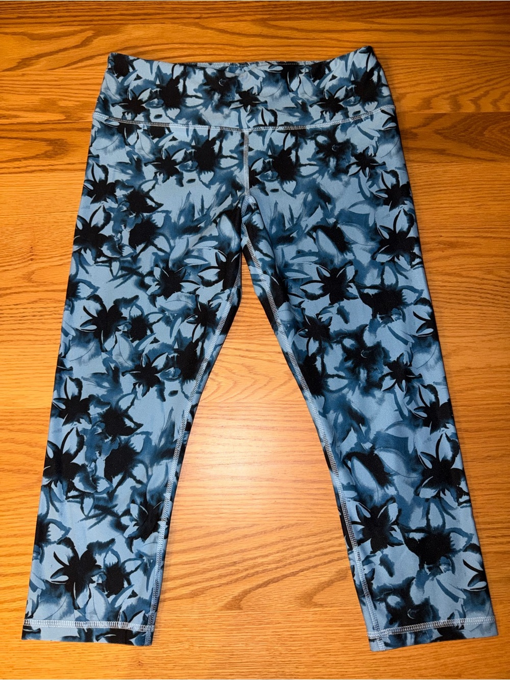 Glyder Black and Blue Floral Capri Leggings